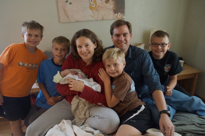 14 10 12  Alice_with_family  .jpg